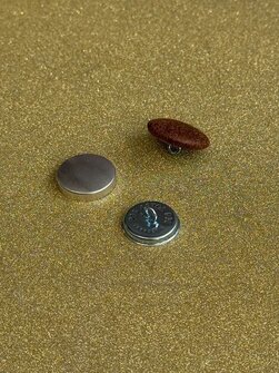 Päällystettävä nappi 36